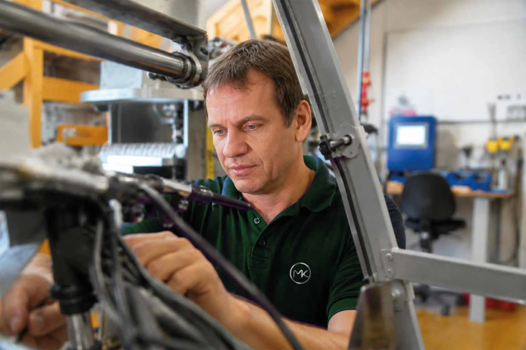 Bild von Martin Kyburz in der Werkstatt.